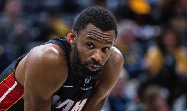 开云官网-勉强达标！维金斯16中6&amp;三分9中3 砍下17分3断&amp;正负值-12