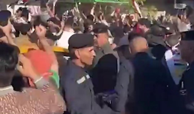 开云体育-4600万人狂欢！伊拉克全国放假2天：街头敲锣打鼓 40年足球盛宴