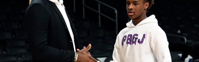 谁会让詹姆斯在训练中走神？父子同队的体验太特别